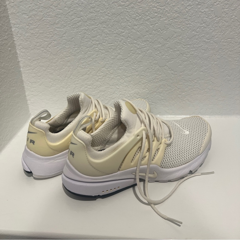 Nike Prestos cream W7
